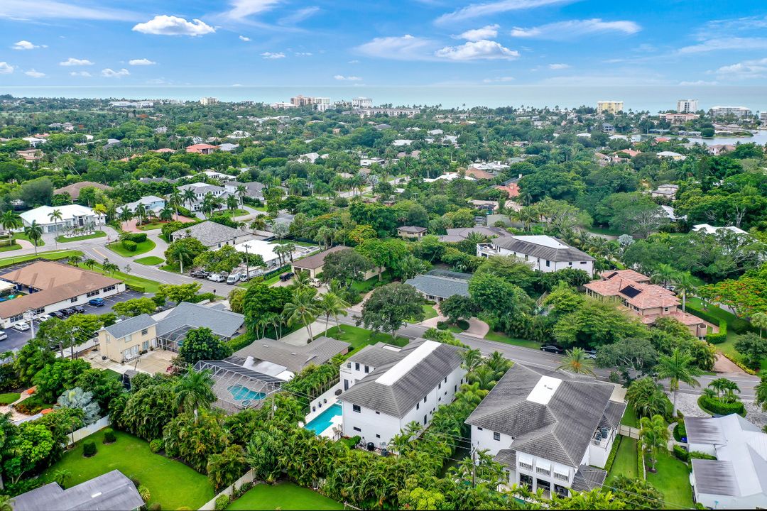 1824 Alamanda Dr, Naples, FL 34102