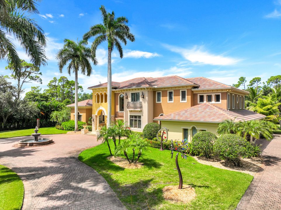 683 Hickory Rd, Naples, FL 34108