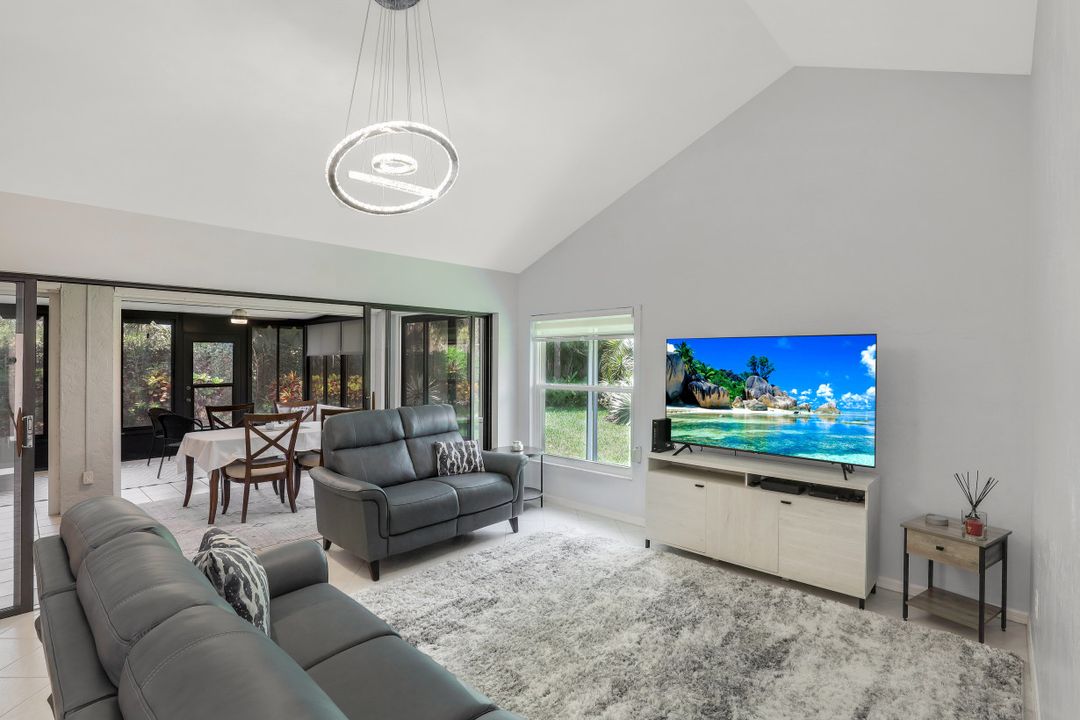 736 Reef Point Cir, Naples, FL 34108