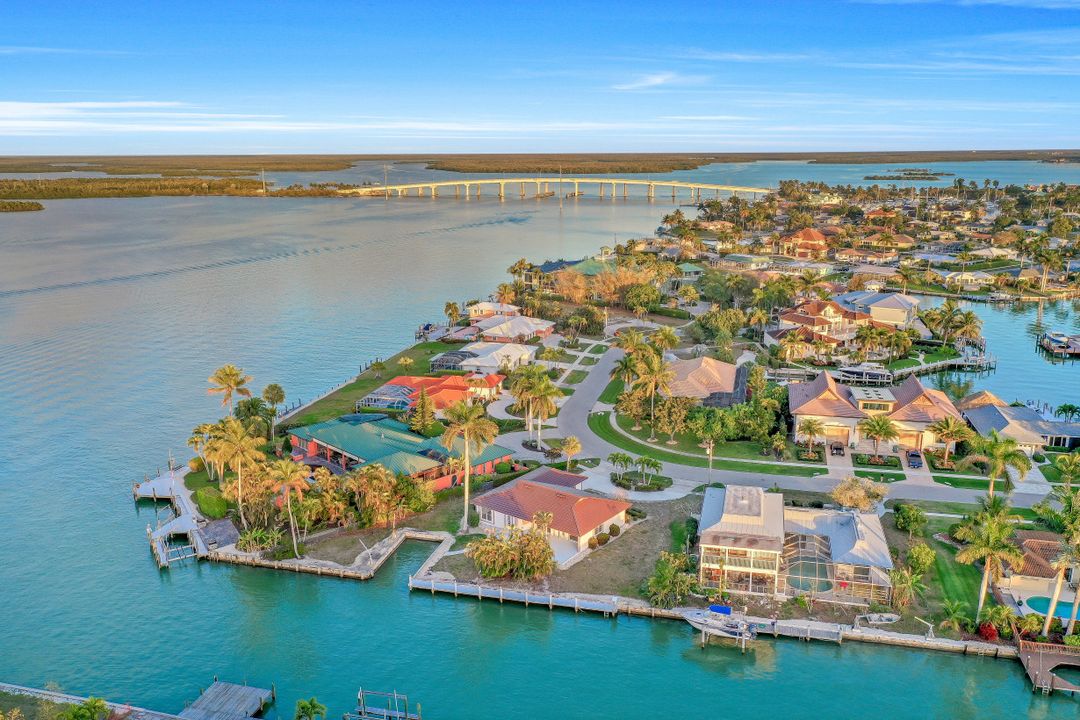 1260 Laurel Ct, Marco Island, FL 34145