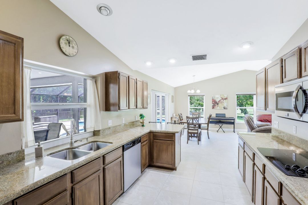 4530 7th Ave SW, Naples, FL 34119