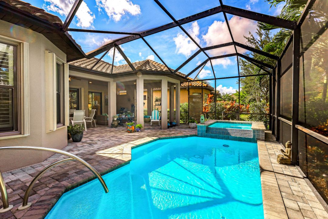 8447 Palacio Terrace W, Naples, FL 34114