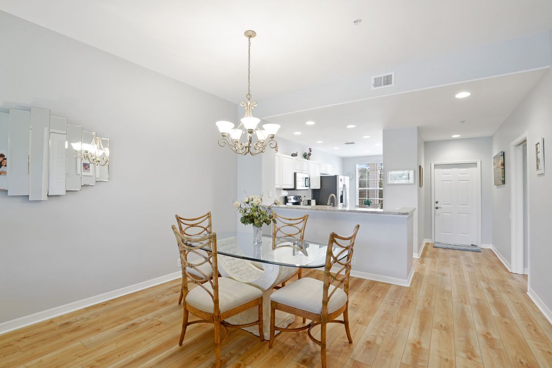 8217 Parkstone Pl #305, Naples, FL 34120