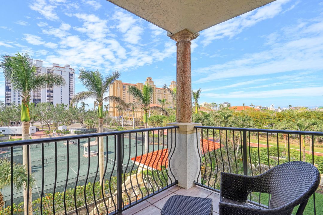 8720 Bay Colony Dr, Naples, FL 34108