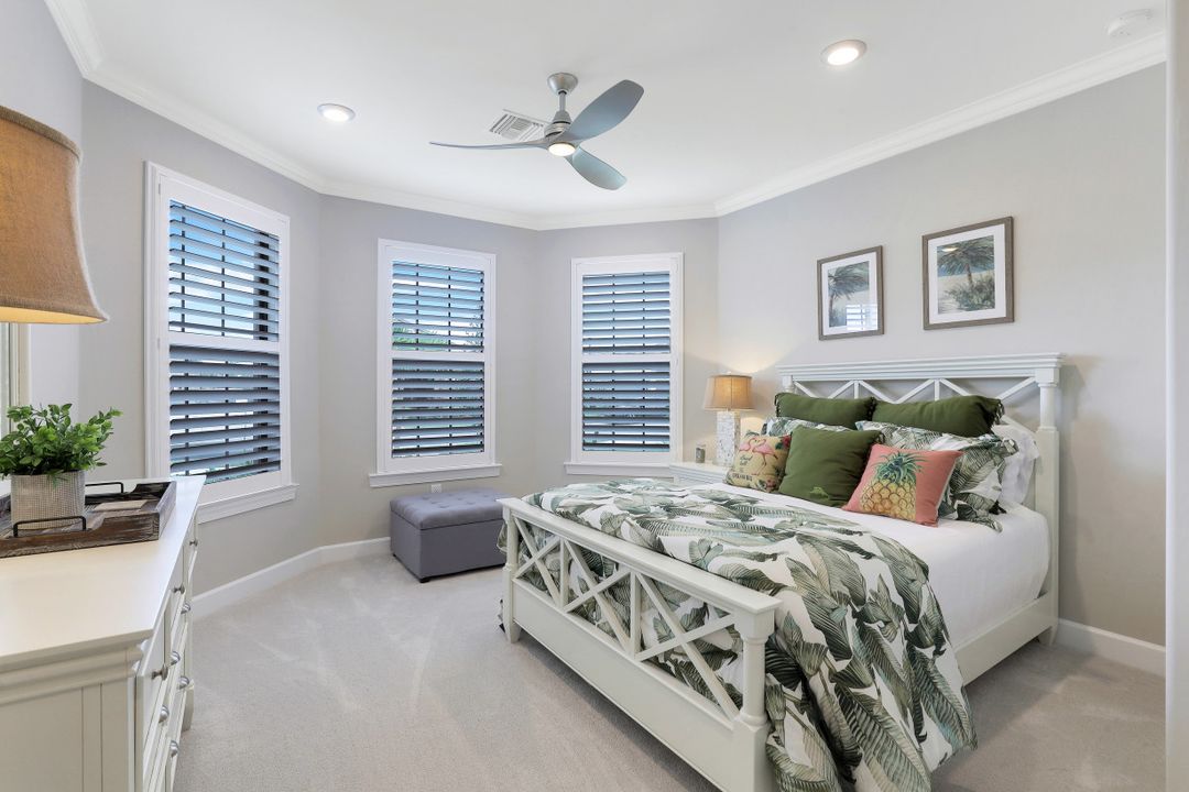 9483 Greyhawk Trl, Naples, FL 34120