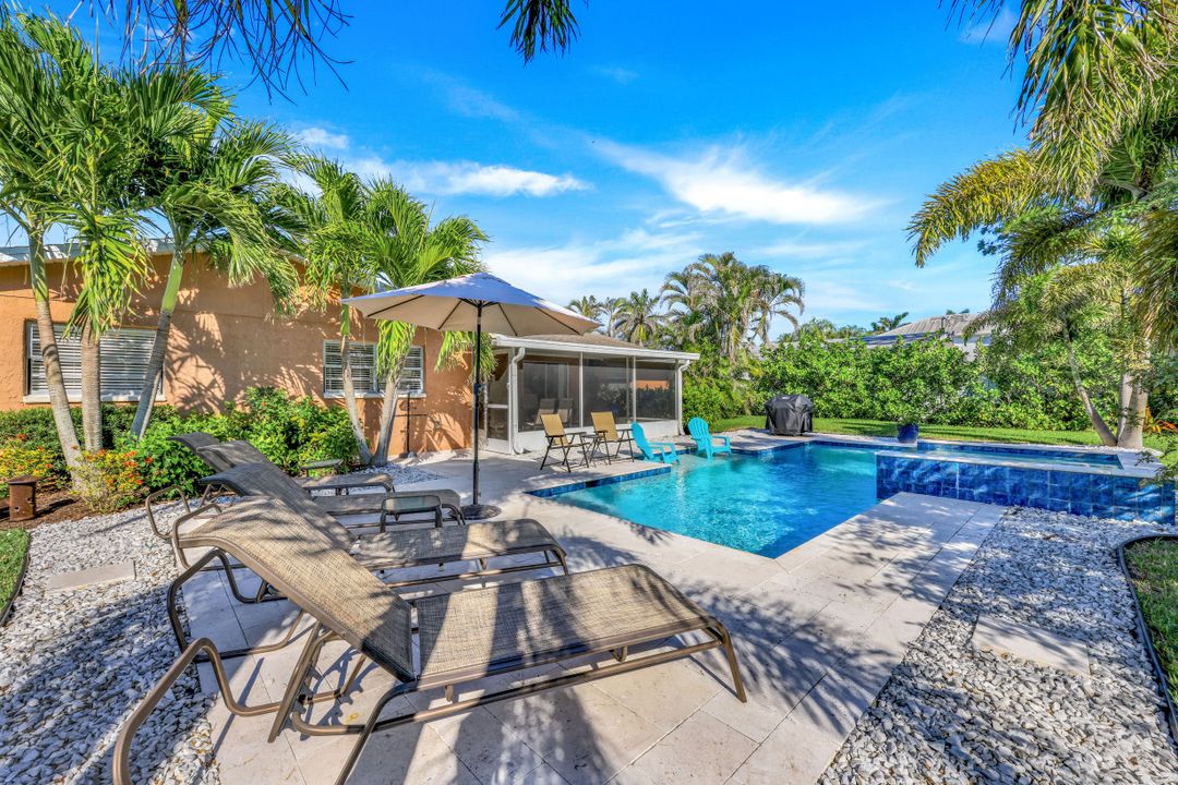 580 105th Ave N, Naples, FL 34108