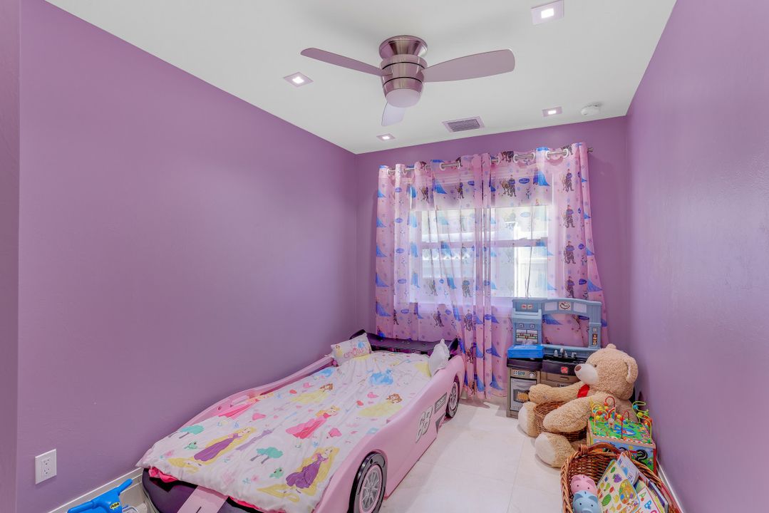 648 100th Ave N, Naples, FL 34108