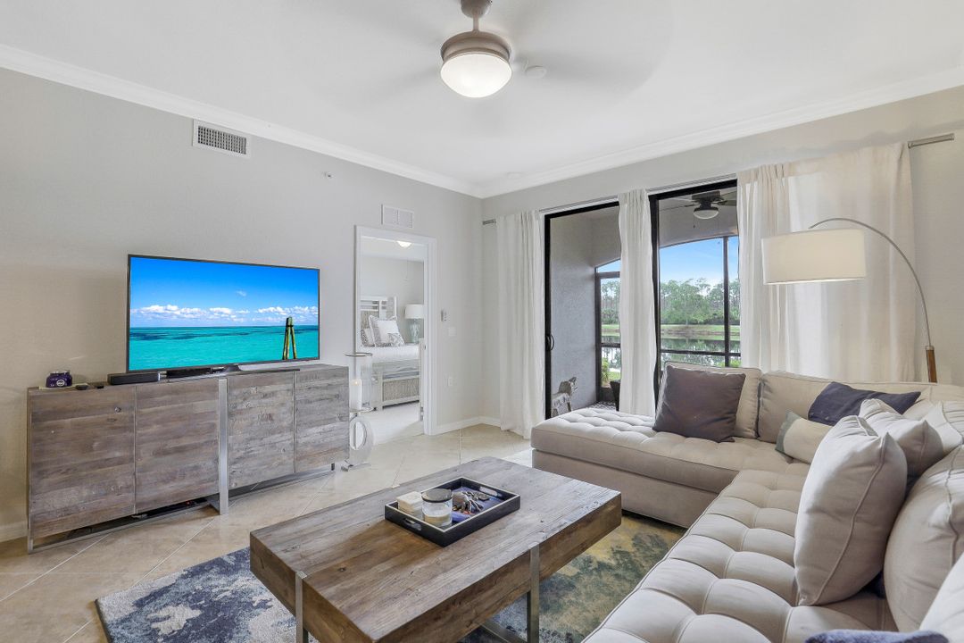 9727 Acqua Ct #415, Naples, FL 34113