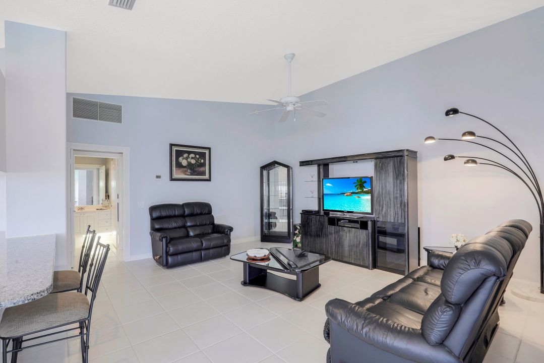 3343 Cayman Ln, Naples, FL 34119