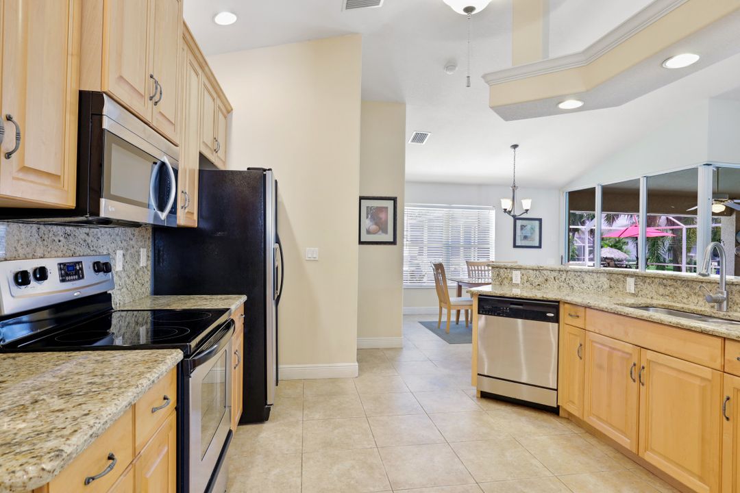 5241 Stratford Ct, Cape Coral, FL 33904