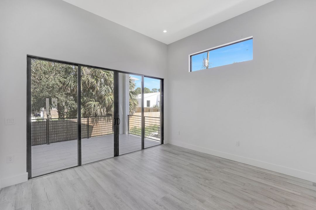 3021 Lunar St, Naples, FL 34112