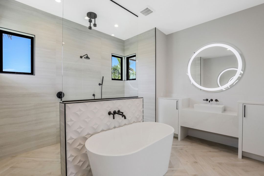 950 Bonita Ct, Marco Island, FL 34145