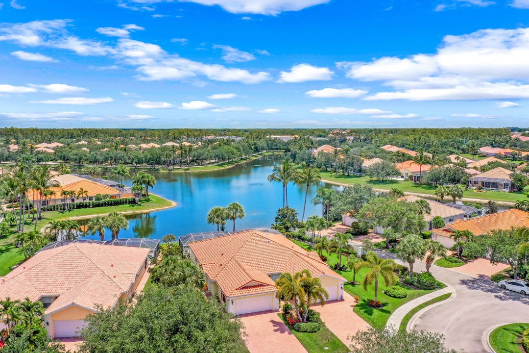 3868 Yakobi Ln, Naples, FL 34119