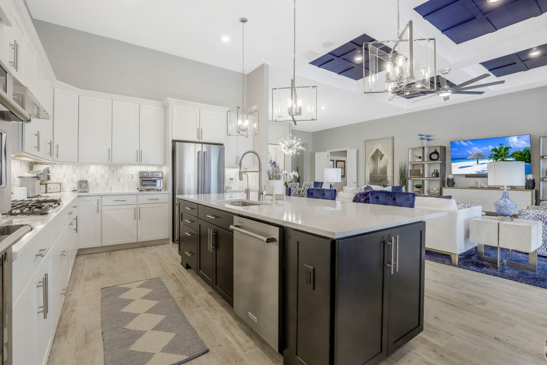 9610 Everglades Dr, Naples, FL 34120