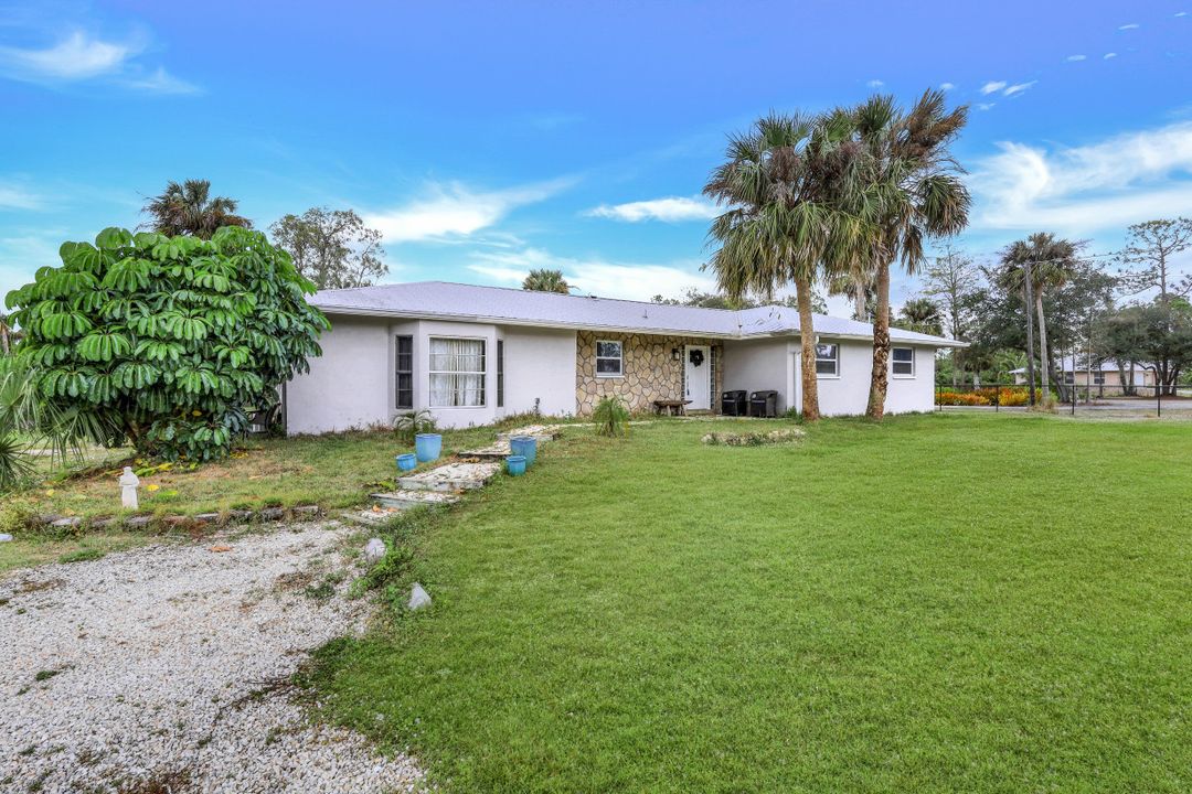 795 25th St SW, Naples, FL 34117