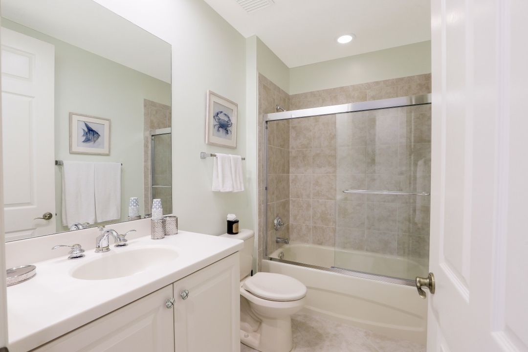 7842 Hawthorne Dr #1701, Naples, FL 34113
