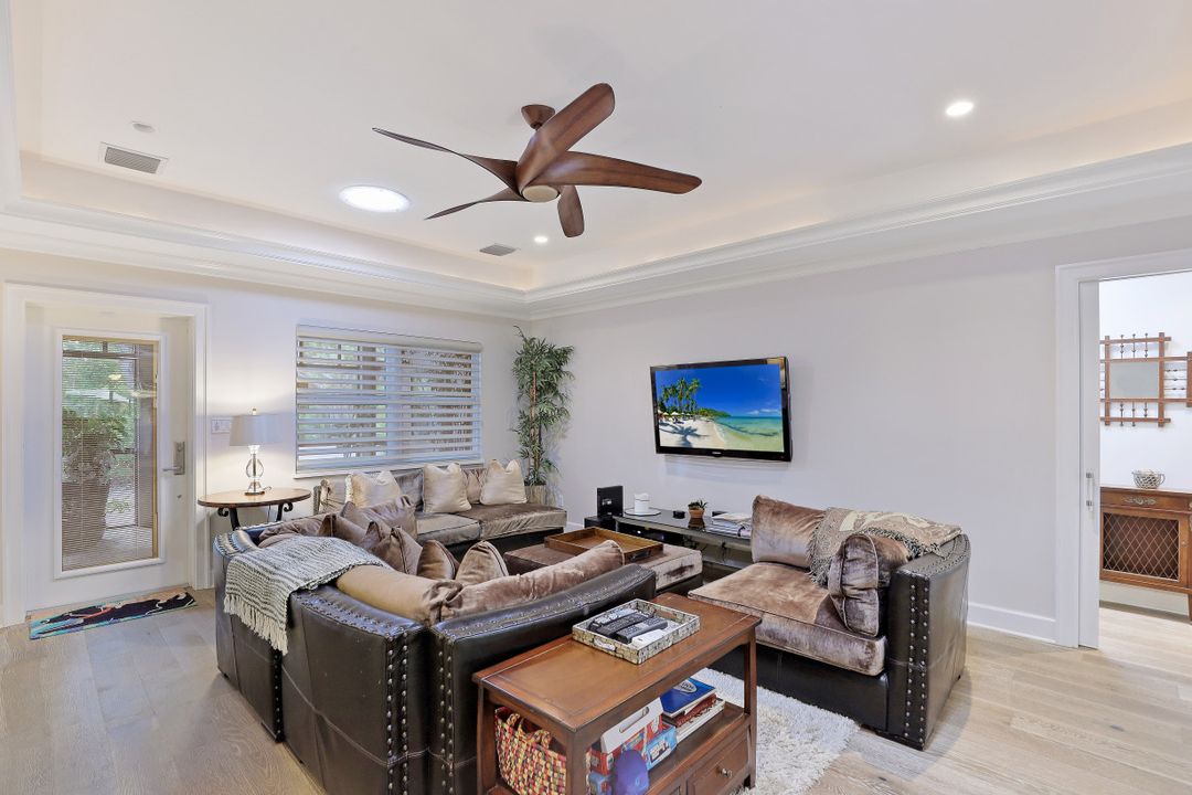 1199 9th Ave N, Naples, FL 34102