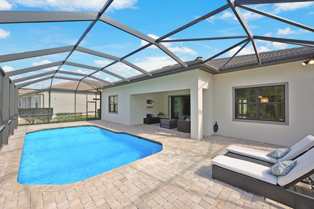 9431 Greyhawk Trl, Naples, FL 34120