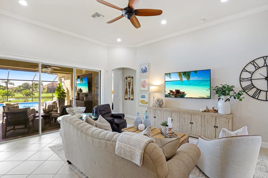 9423 Quarry Dr, Naples, FL 34120