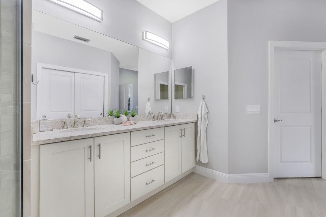 2185 Frangipani Cir, Naples, FL 34120