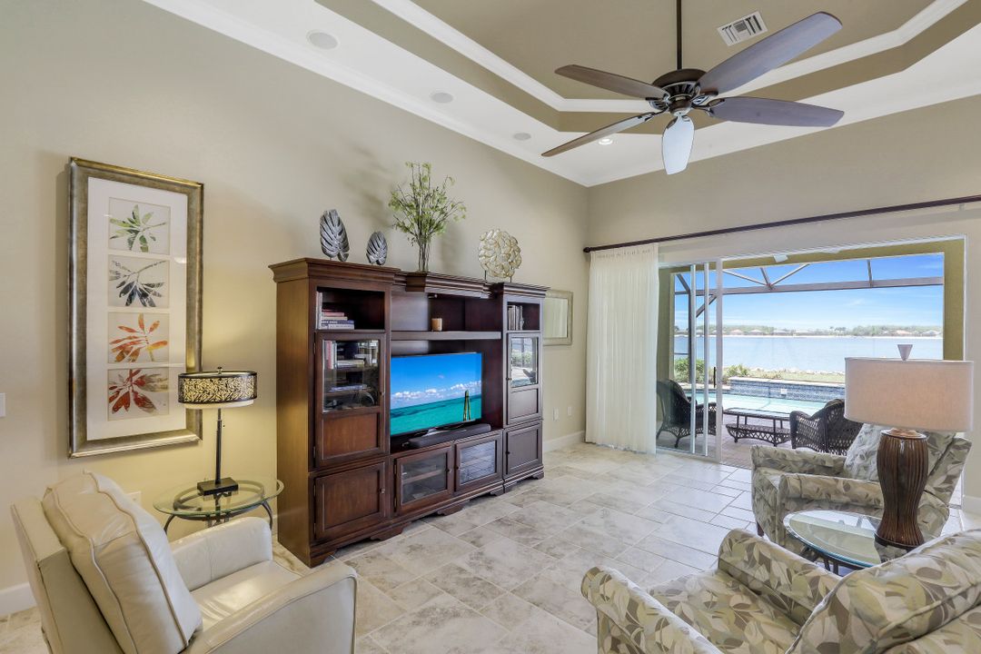 9075 Graphite Cir, Naples, FL 34120