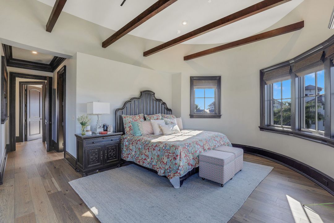 10080 Gulf Shore Dr, Naples, FL 34108