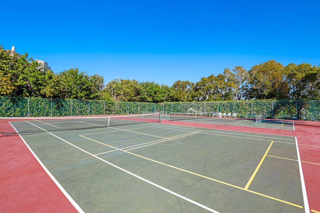 11118 Gulf Shore Dr #602, Naples, FL 34108