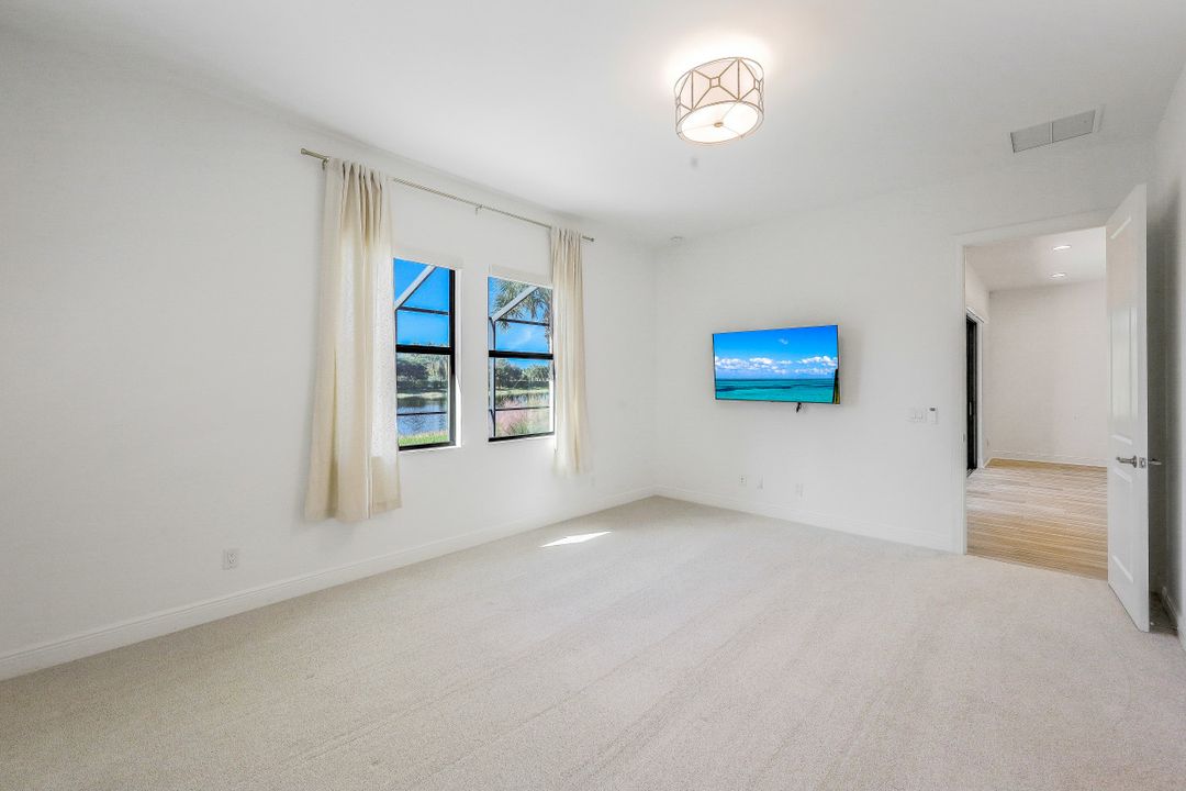 4098 Raffia Dr, Naples, FL 34119