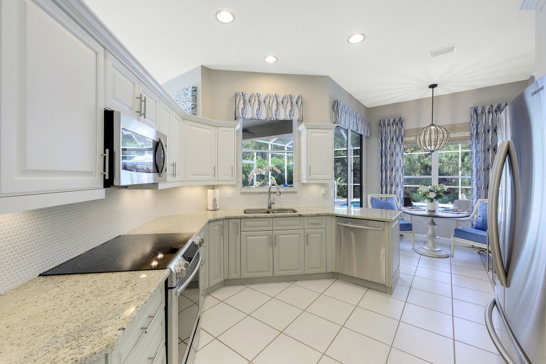 6117 Highwood Park Ln, Naples, FL 34110