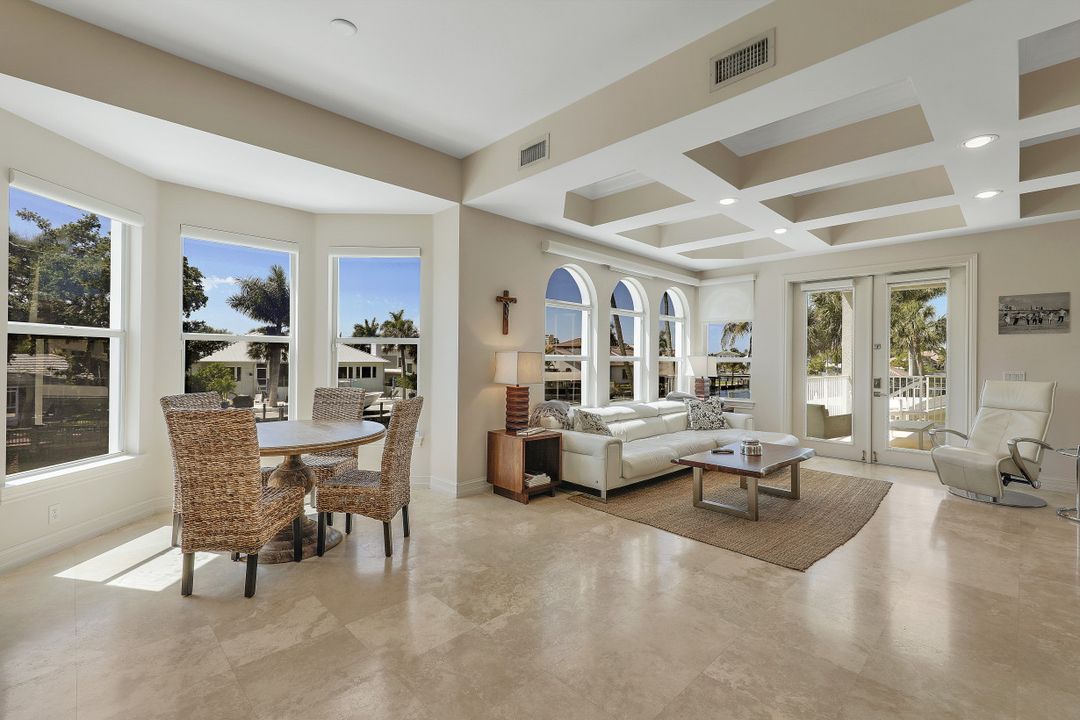 390 Seabee Ave, Naples, FL 34108