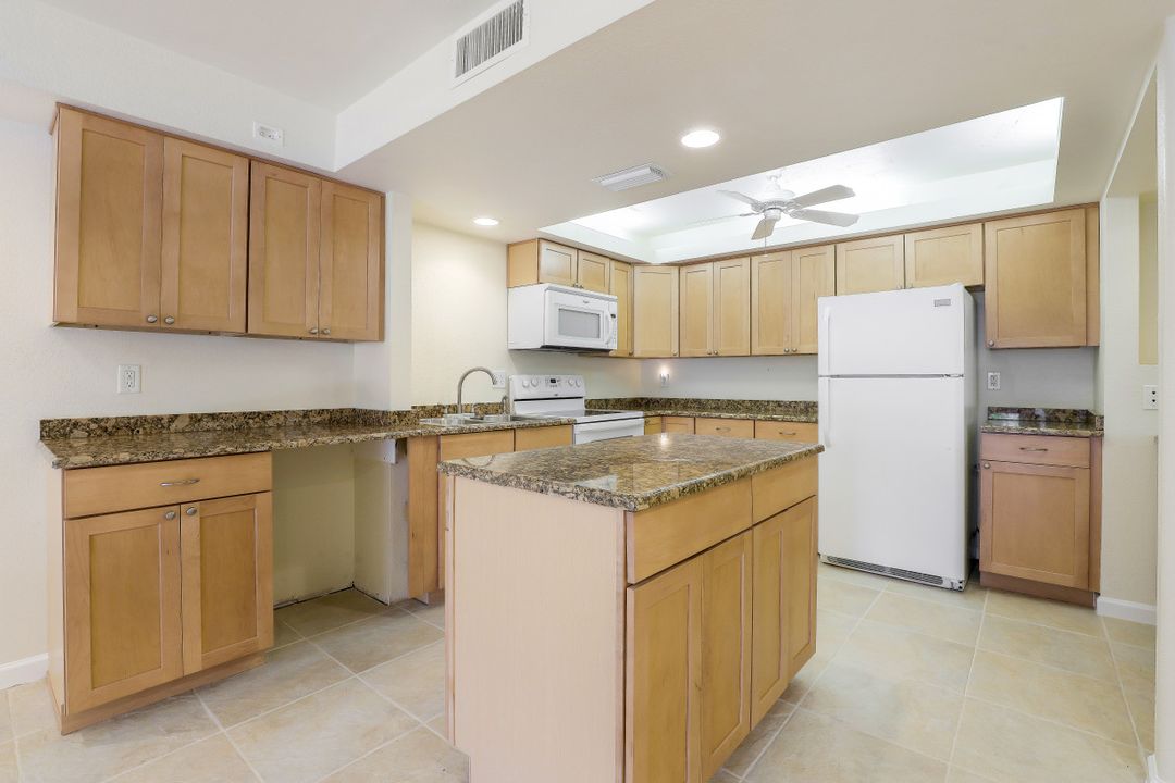 10931 Meadow Lark Cove Dr, Fort Myers, FL 33908