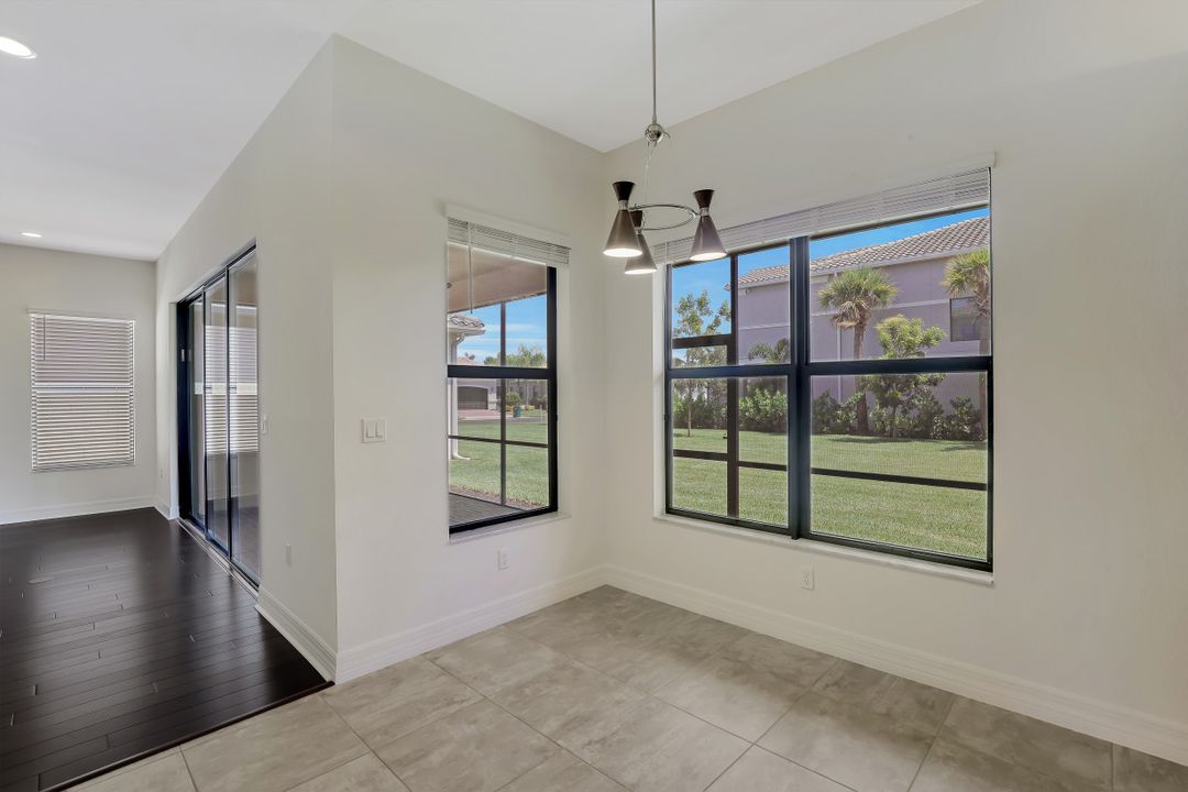 4489 Aurora St, Naples, FL 34119