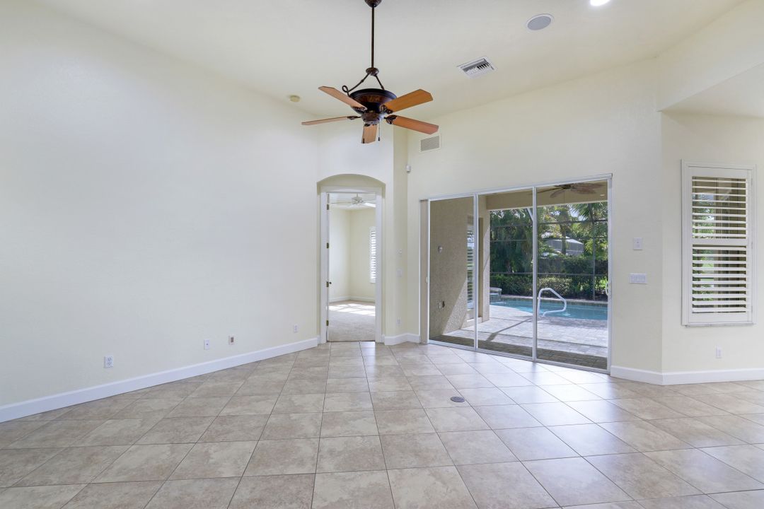 9176 Quartz Ln, Naples, FL 34120