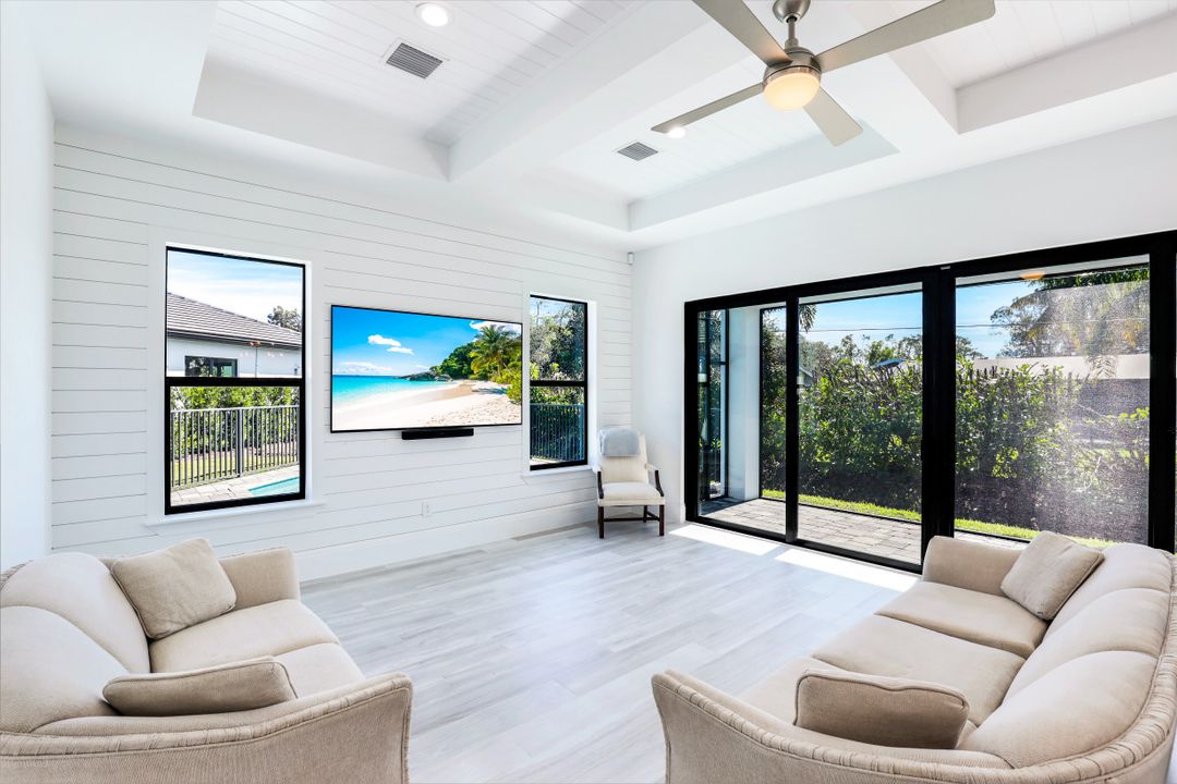 226 Legacy Ct, Naples, FL 34110