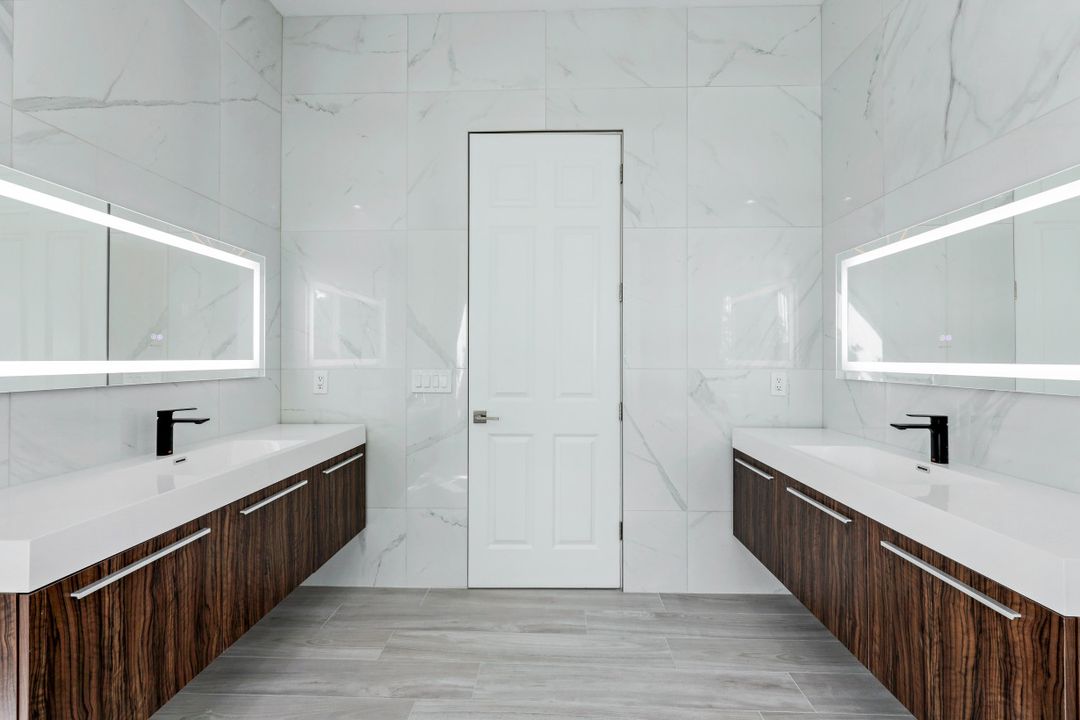 4040 1st Ave SW, Naples, FL 34119