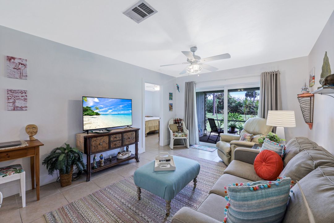 1079 Pine Isle Ln, Naples, FL 34112