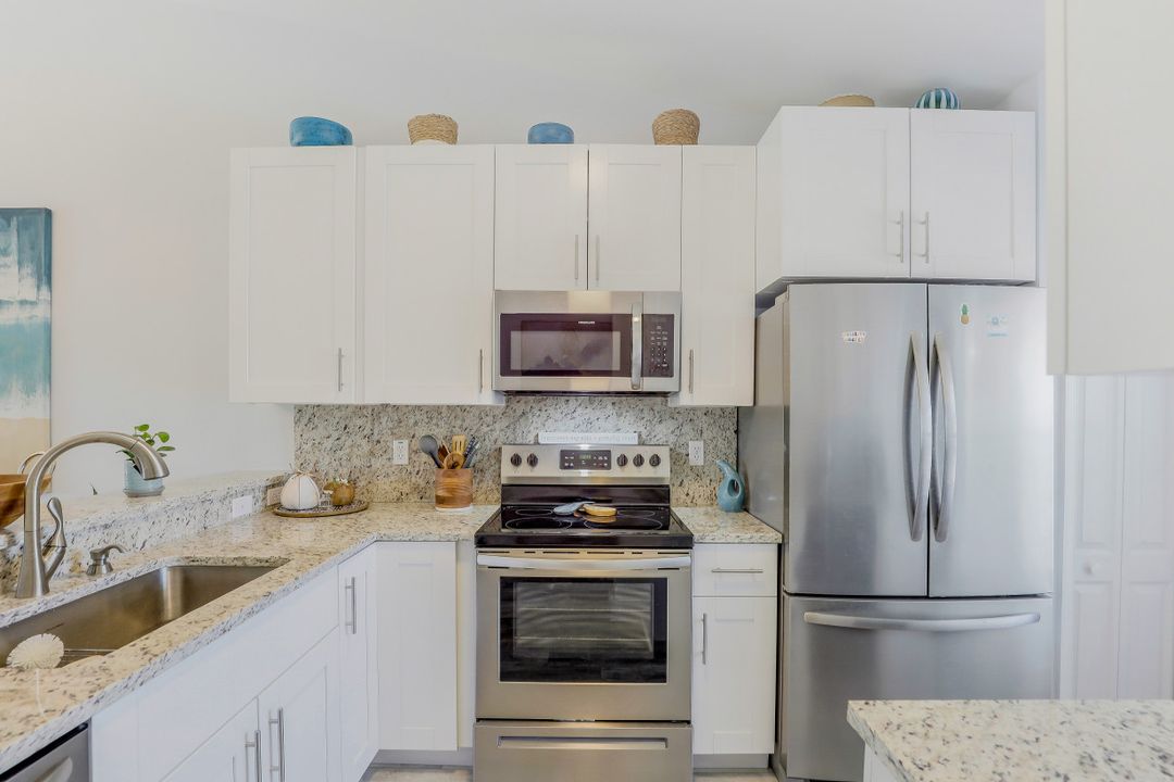 1006 Mainsail Dr #222, Naples, FL 34114