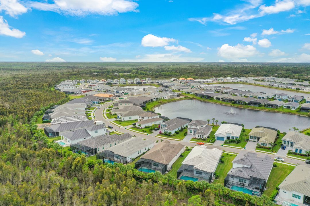 9003 Redonda Dr, Naples, FL 34114