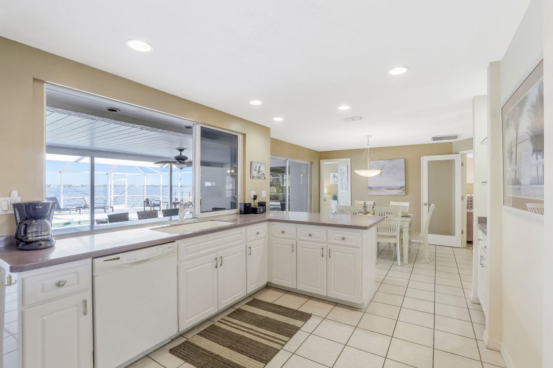 5261 Nautilus Dr, Cape Coral, FL 33904