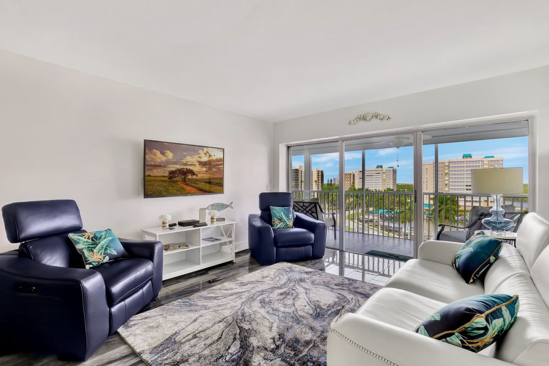 1 Bluebill Ave #703, Naples, FL 34108