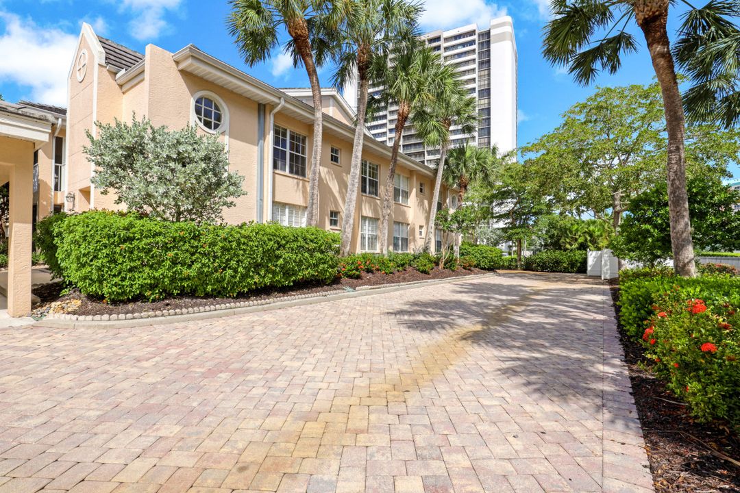 5635 Turtle Bay Dr #12, Naples, FL 34108