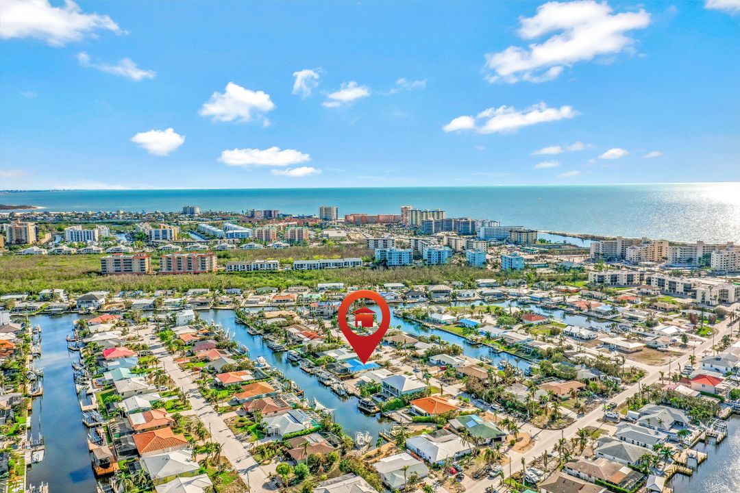 9 Sunview Blvd, Fort Myers Beach, FL 33931