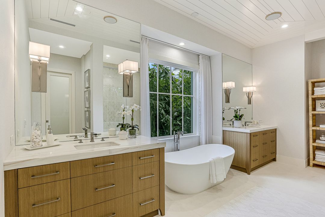 1040 2nd St S, Naples, FL 34102