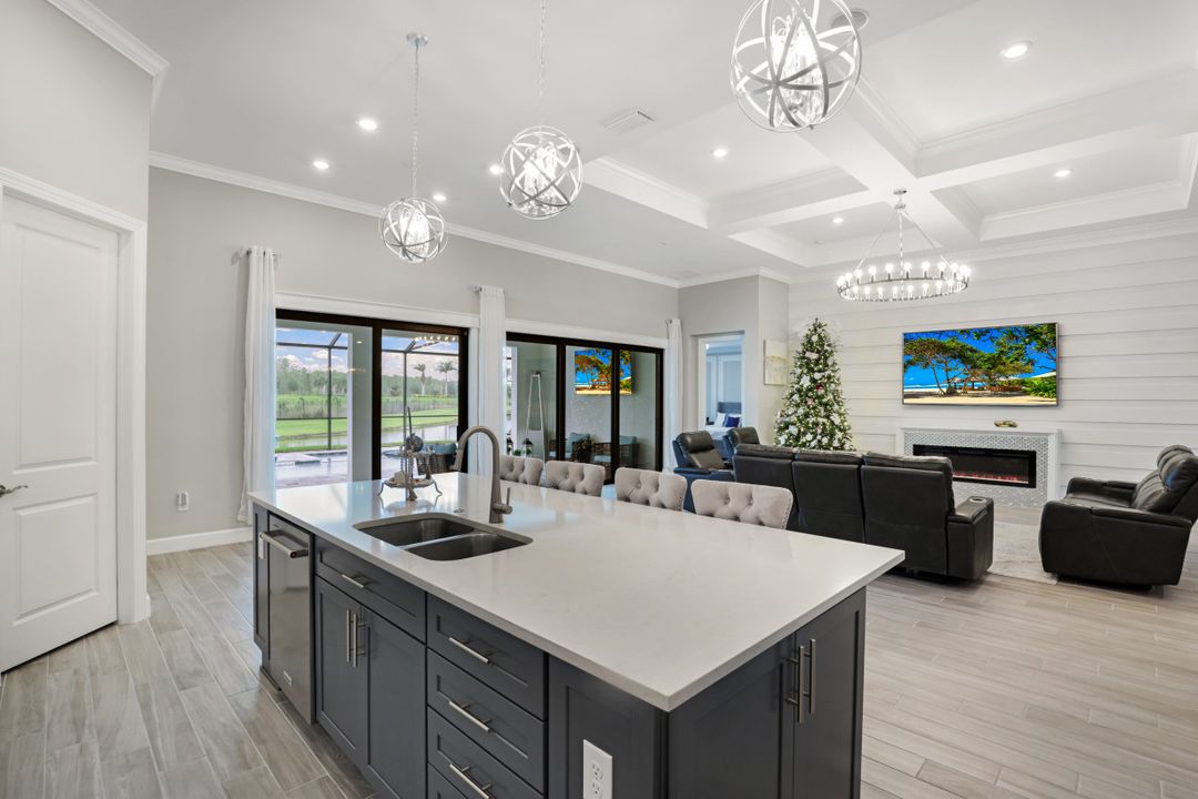 19617 Waterman Ct, Miromar Lakes, FL 33913