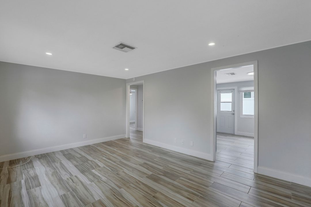 549 94th Ave N, Naples, FL 34108