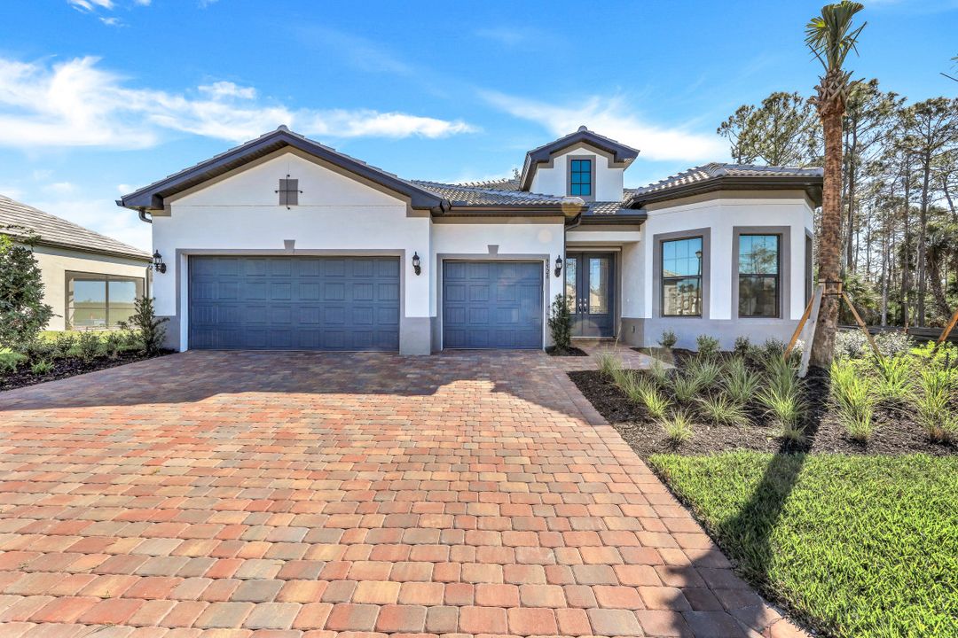 9528 Curlew Dr, Naples, FL 34120