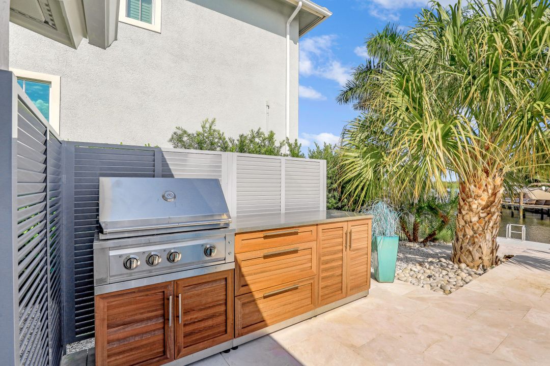 818 Perrine Ct, Marco Island, FL 34145