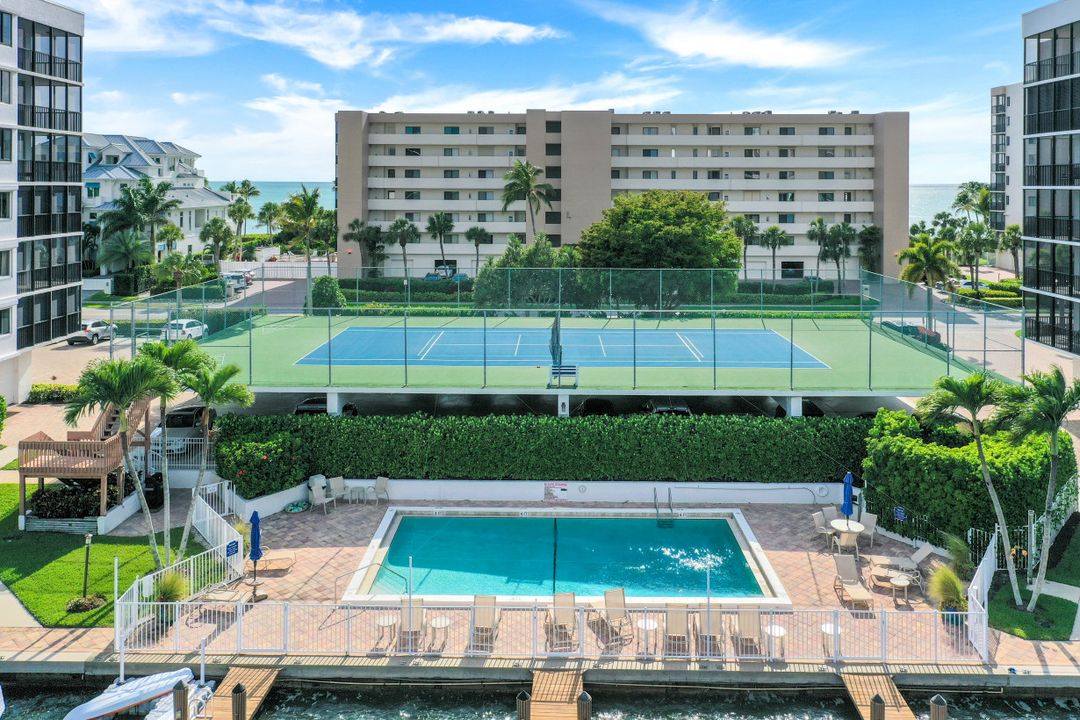 10482 Gulf Shore Dr #231, Naples, FL 34108