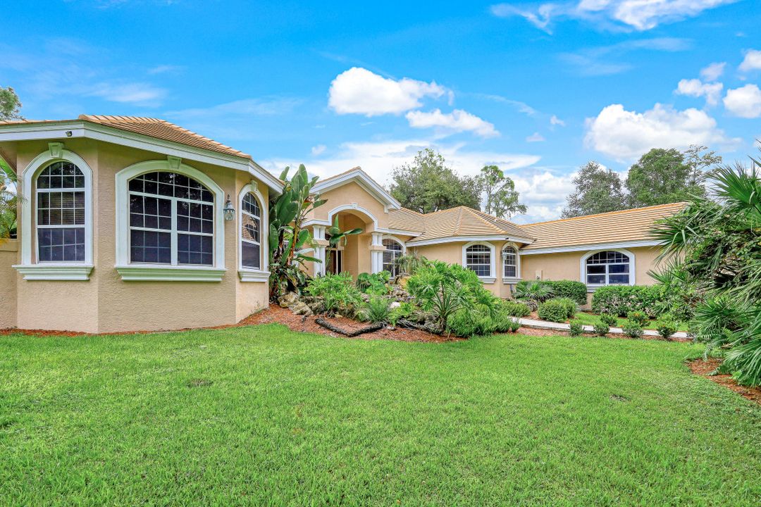 6881 Bottlebrush Ln, Naples, FL 34109