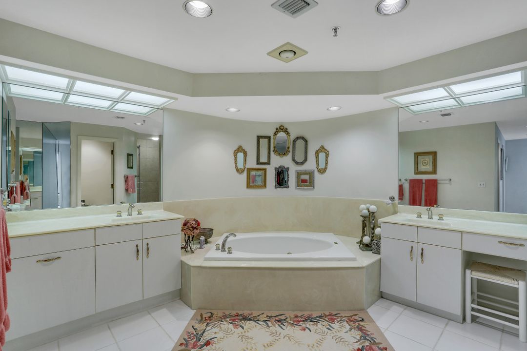 4951 Gulf Shore Blvd N #301, Naples, FL 34103